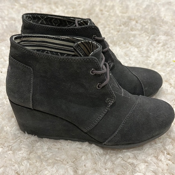 EUC Toms Gray Suede Lace Up Wedge, size 9 - Picture 1 of 10
